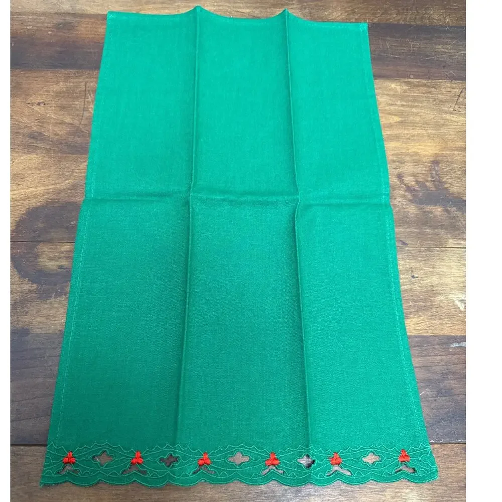 Holiday Napkin With Decorative Mistletoe Embroidered Scalloped Edge Green Cloth